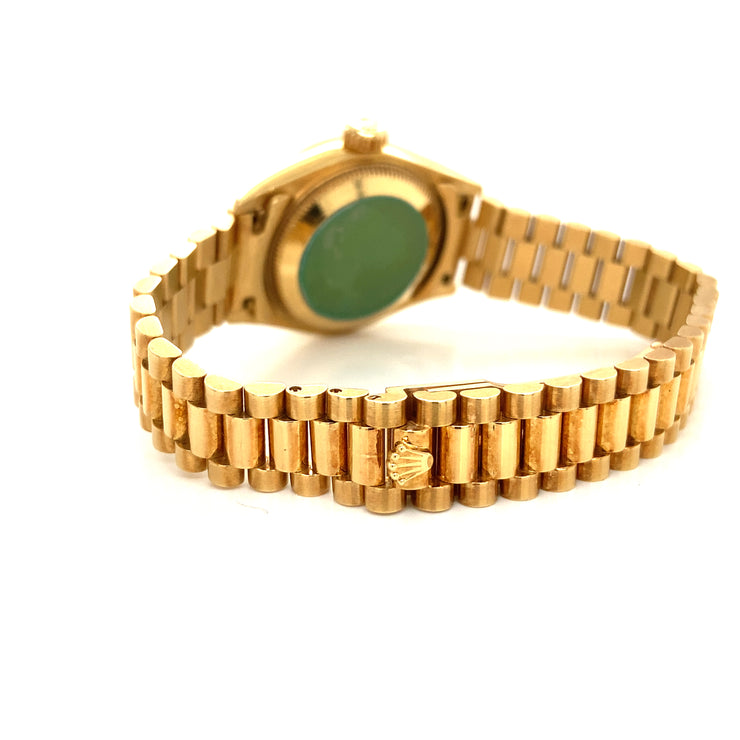 A detailed look at the presidental bracelet and fold over hidden clasp.