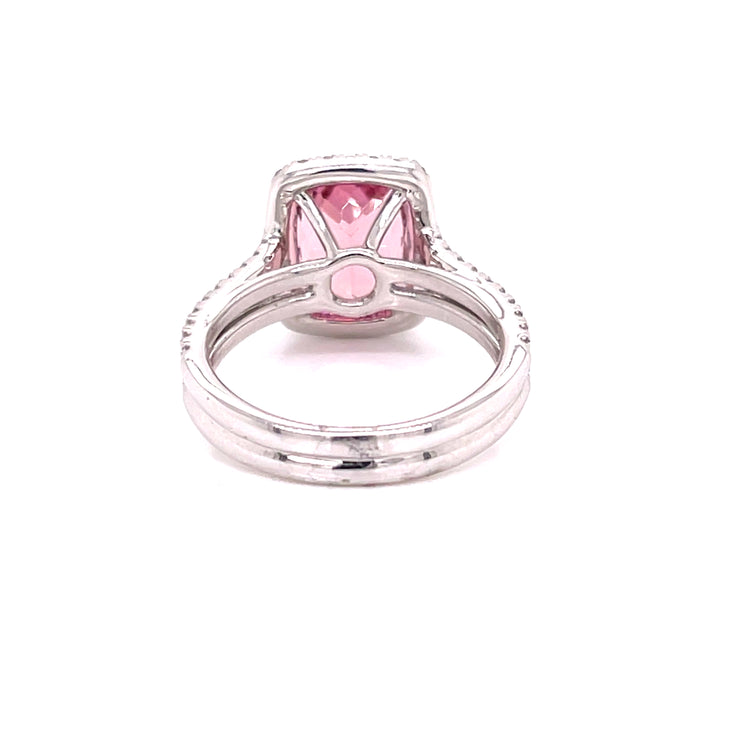Set in polished 18K white gold for a clean, timeless finish.