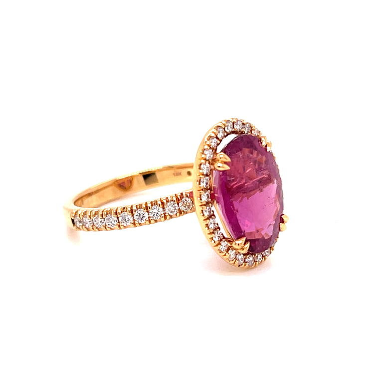 Set in polished 18K rose gold for a romantic and refined finish.
