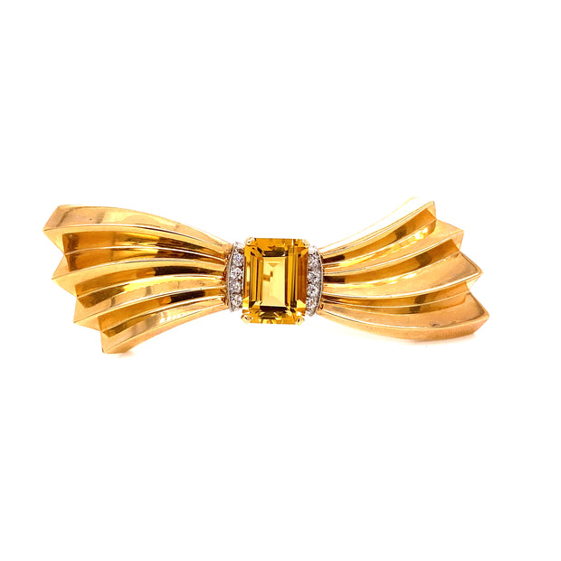 Vintage Gold Bow Brooch with Emerald Cut Citrine
Accented with 0.12ct of diamonds, this piece adds refined brilliance to any ensemble.