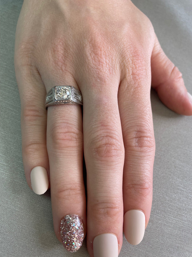 Worn on hand to showcase the ring’s graceful silhouette and scale.