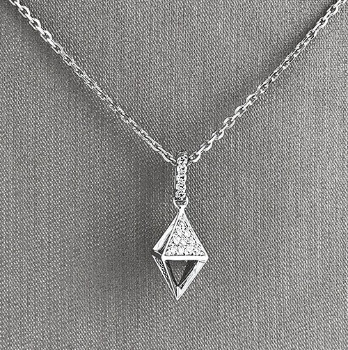  A close up showcasing 0.31 carats total weight of round brilliant cut diamonds.