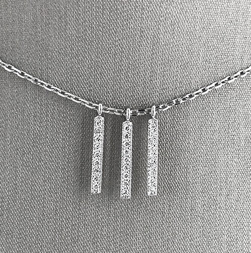 A versatile piece for daily elegance or meaningful gifting.