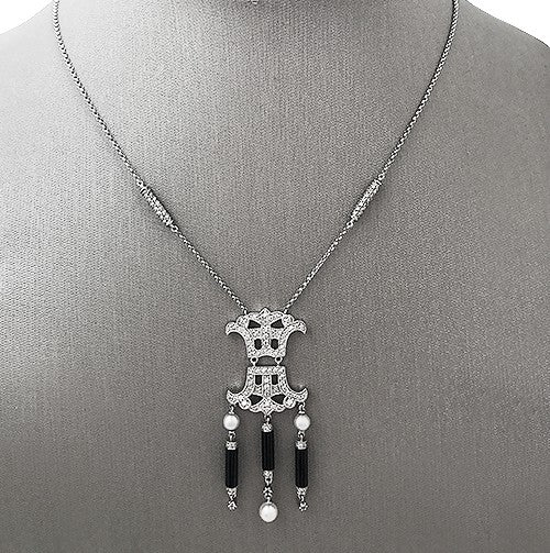  Crafted in 14K white gold, the pendant features 1.00 carat total weight of round brilliant cut diamonds.