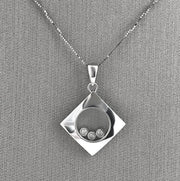 Lightweight and refined for daily wear
with a modern, elegant pendant with timeless appeal.