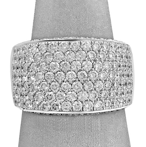 Pavé setting for continuous, high-impact sparkle.