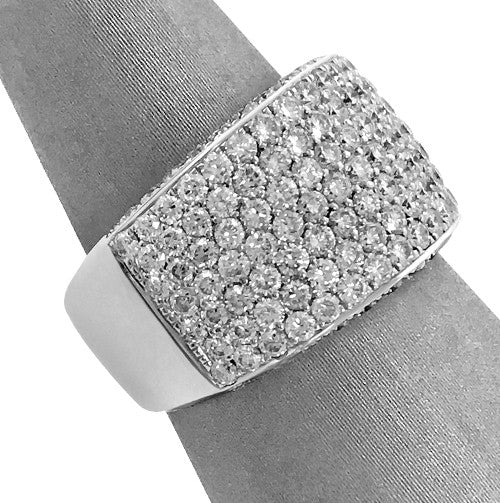 Wide band silhouette with a bold, elegant profile.