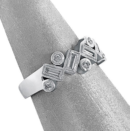 Alternating bezel-set design for a sleek, contemporary finish.