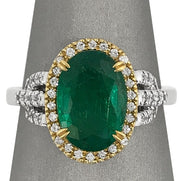 A stunning 2.27 carat oval emeraldsits at the middle.