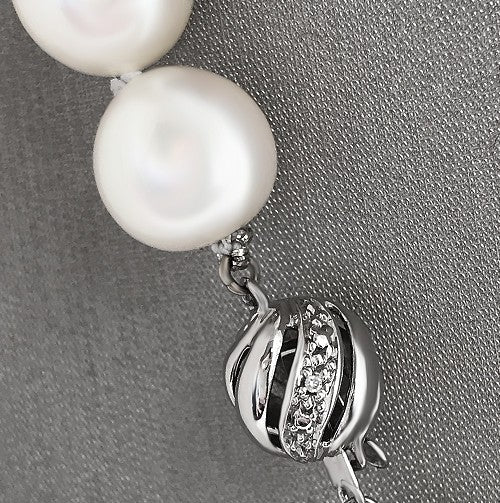 Elegant Graduated Pearl Necklace with pave diamond clasp