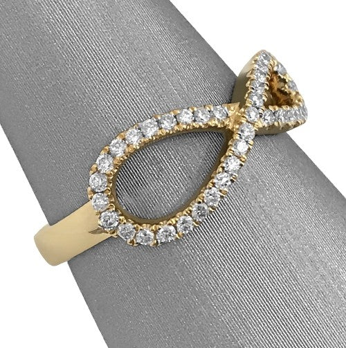 Set with 0.26 carats total weight of round brilliant cut diamonds.