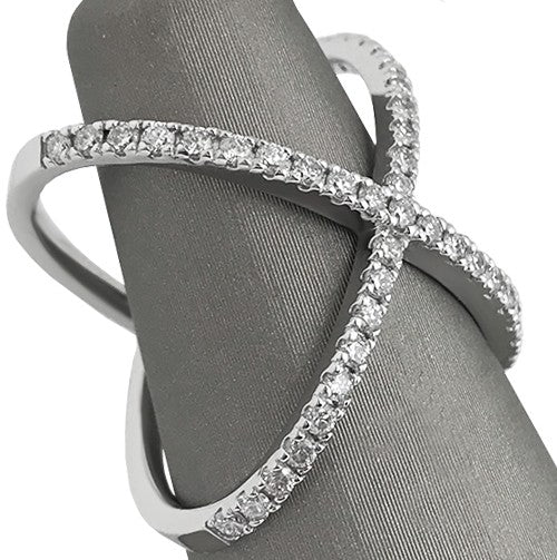 An angled view of the diamond X ring.