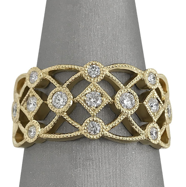 A closer front view of the yellow gold filigree band.