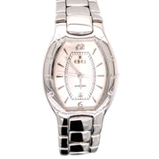 Detailing on the champagne dial and etched numbers on the bezel.